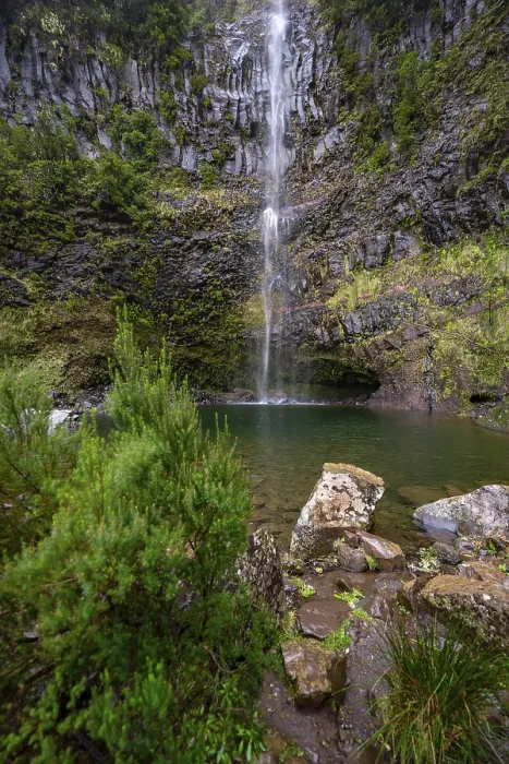 Impresión enmarcada : Lagoa do Vento con Catarata de Risco Superior.