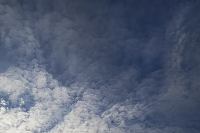 Impresión enmarcada : Capa de nubes apiladas, nubes estratocumulus.