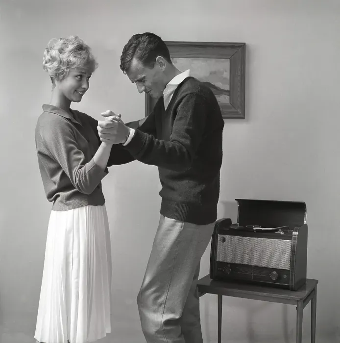 Impresión enmarcada : Aprender a bailar en la década de 1950.