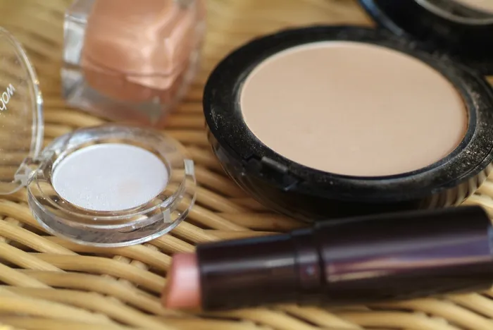 Impresión enmarcada : Accesorios de maquillaje. Impresión enmarcada : Accesorios de maquillaje.