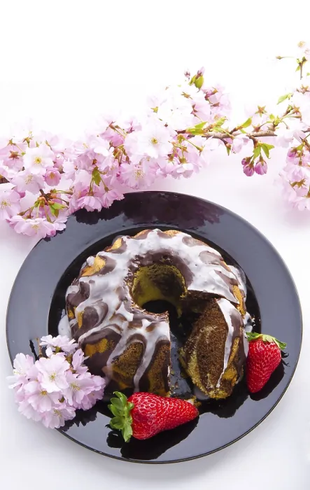 Impresión enmarcada : Pastel de mármol con cerezas.
