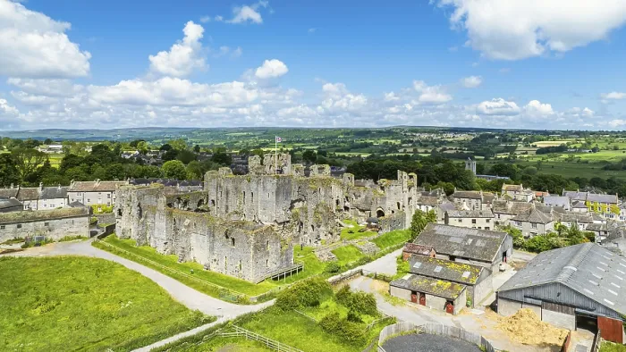 Impresión enmarcada : Castillo de Middleham desde un dron, Middleham. Impresión enmarcada : Castillo de Middleham desde un dron, Middleham.