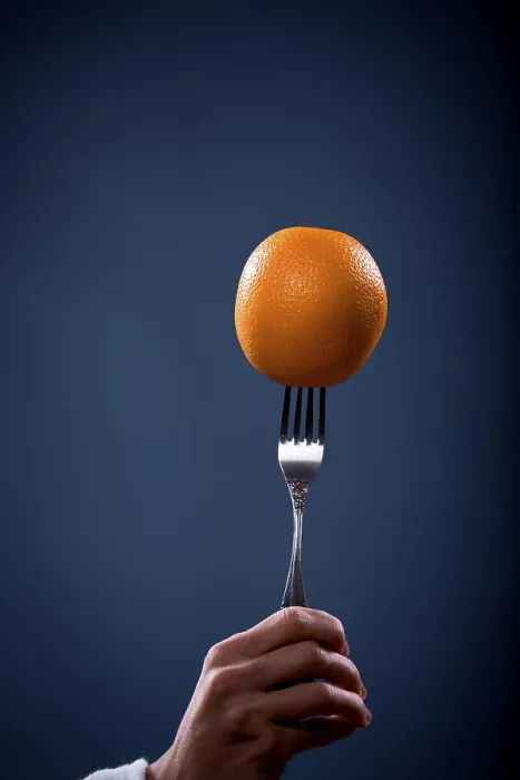 Impresión enmarcada : Naranja en un tenedor.
