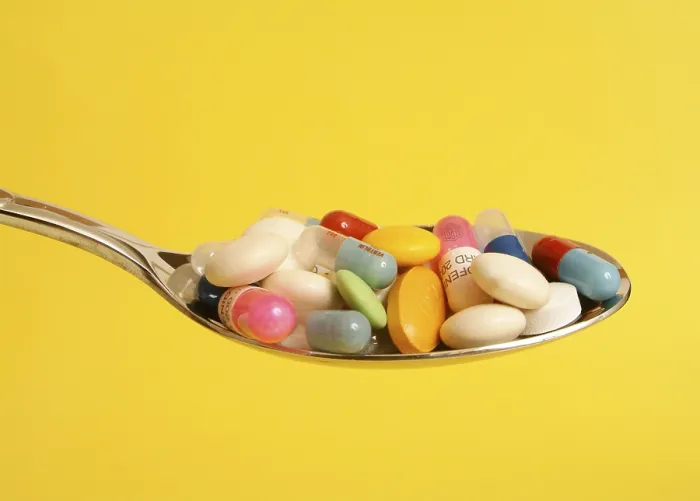 Impresión enmarcada : Medicamentos en cuchara