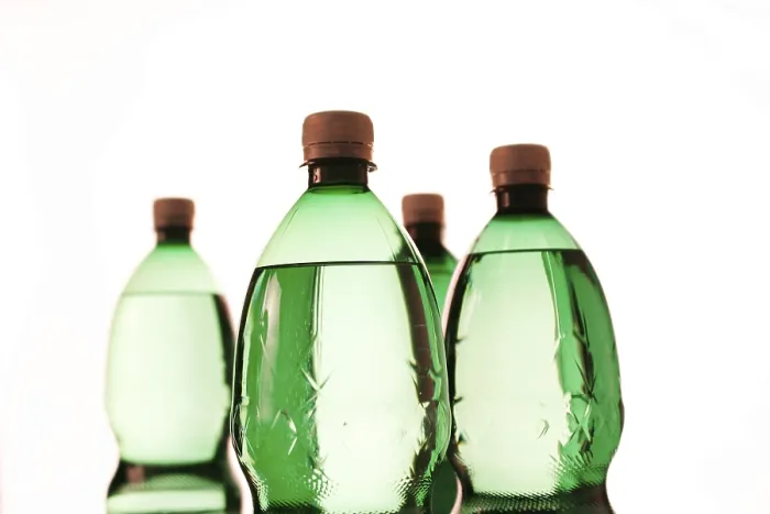 Impresión enmarcada : Botellas de plástico. Impresión enmarcada : Botellas de plástico.