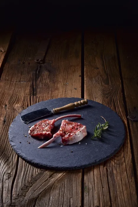Impresión enmarcada : Costilla cruda de cordero. Impresión enmarcada : Costilla cruda de cordero.
