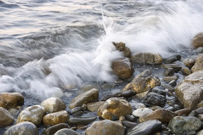Impresión enmarcada : Piedras y olas.