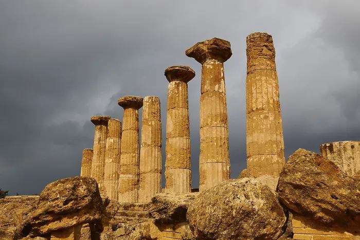 Impresión enmarcada : Fila de columnas, capítulo, templo de Heracles. Impresión enmarcada : Fila de columnas, capítulo, templo de Heracles.