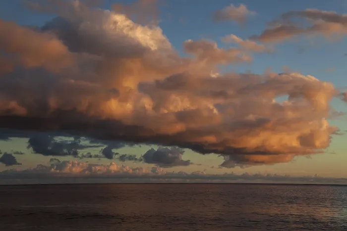 Impresión enmarcada : Mar y atmósfera de nube dramática. Impresión enmarcada : Mar y atmósfera de nube dramática.