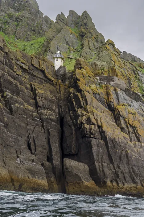 Impresión enmarcada : Farola de Skellig Michael Lower. Impresión enmarcada : Farola de Skellig Michael Lower.