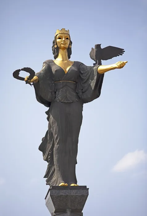 Impresión enmarcada : Estatua de Sofía, símbolo de la ciudad, Sofía.