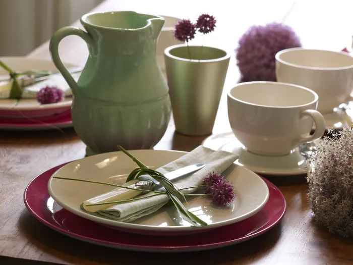 Impresión enmarcada : Platería presentada de manera elegante.