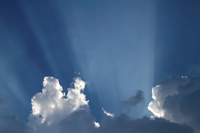 Impresión enmarcada : Rays de sol detrás de las nubes. Impresión enmarcada : Rays de sol detrás de las nubes.