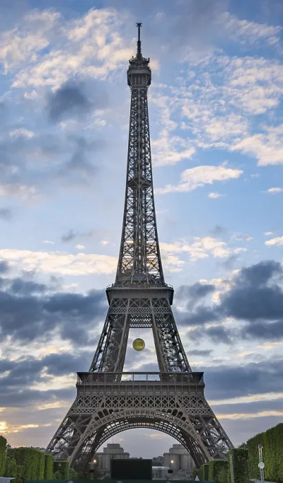 Impresión enmarcada : Puesta de sol detrás de la Torre Eiffel.