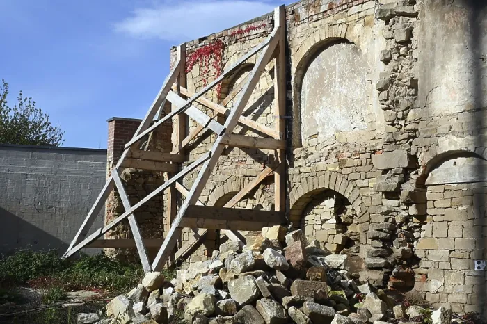 Impresión enmarcada : Sostener un edificio. Impresión enmarcada : Sostener un edificio.