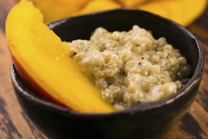 Impresión enmarcada : Postre de tapioca con rodajas de mango. Impresión enmarcada : Postre de tapioca con rodajas de mango.