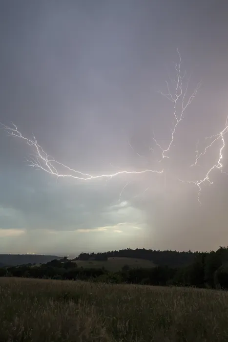 Impresión enmarcada : Tormenta con múltiples rayos. Impresión enmarcada : Tormenta con múltiples rayos.