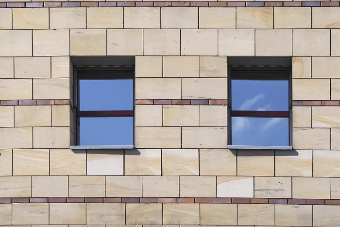 Impresión enmarcada : Dos ventanas en la pared.