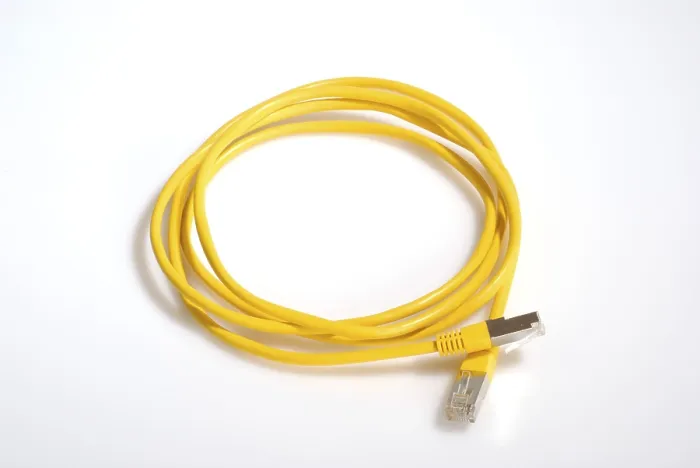 Impresión enmarcada : Cable de red amarillo.