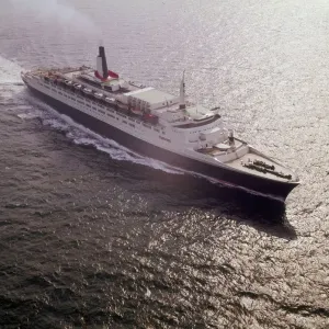 RMS Queen Elizabeth 2 Print, Cunard Line Ocean Liner, 1977