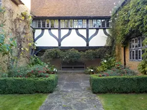 Tudor House Imprime: 3 Date