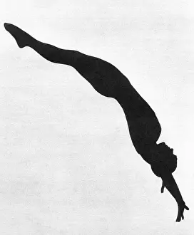 Annette Kellerman nadando en silueta