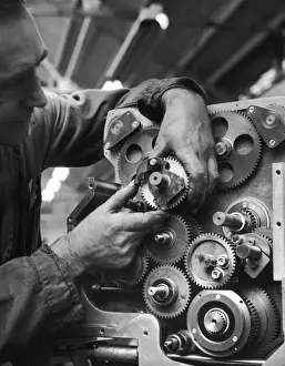 Heinz Zinram Photography Imprime: Assembly of a Multi-cogged Machine