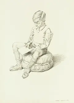 Niño sentado leyendo