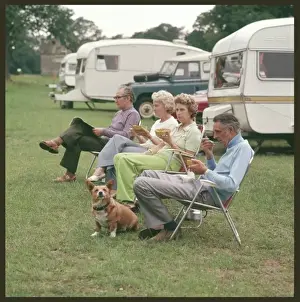 Camping para parejas y corgis