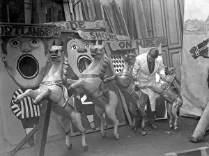 Vintage Fairground Rides Imprime: Carousel Maintenance