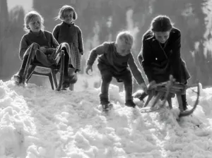 Escena Invernal Imprime: Niños en patín de carambola