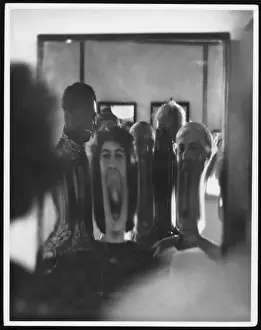 Smiling Faces Of The Past Imprime: Distorting Mirror