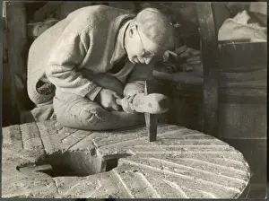 Old Water Mill Imprime: Dressing a Millstone