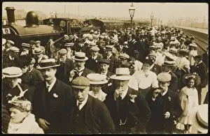 Vintage Britain Images Imprime: Excursion Crowd Station