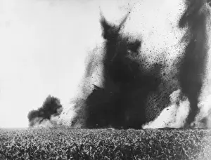 World War 1 Battlefield Imprime: Mine exploding 1917