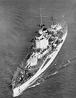Acorde con la Marina Real, HMS Warspite es un acorazado de clase Duke de York que fue utilizado por el Reino Unido durante las dos guerras mundiales y en operaciones posteriores hasta su descomisión en 1948. El principal propósito del HMS Warspite era proporcionar apoyo a los portaaviones, mientras se utilizaba para la defensa costera