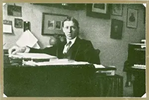 Impresiones de Músico ruso, Igor Stravinski (1882-1971), en su escritorio Igor Stravinsky Imprime: Igor Stravinski