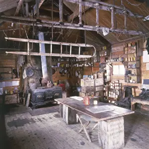 Ernest Shackleton Expedition Imprime: Inside Shackletons Hut