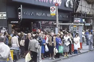 Vintage London Transport Image Imprime: London Bus Queue