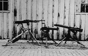 Great War Historical Images Imprime: Three machine guns on display