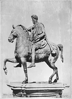 Impresiones de Esta estatua de bronce dorado ecuestre del Emperador Romano Marco Aurelio se trasladó desde la Plaza de Laterán a la Colina Capitolina en el Palacio del Capitolio en Roma Italia en 1538 Italia Imprime: Estatua de Marco Aurelio