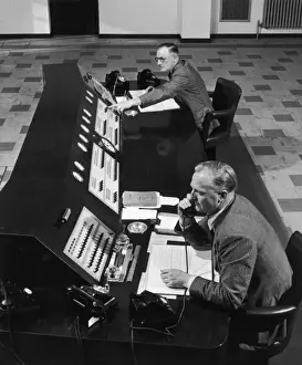 Vintage Telephone Exchange Imprime: Two Men at Work