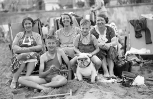 Incluye Imágenes Del Nuevo Libro Del Mismo Nombre Imprime: En la playa de Margate, los años veinte