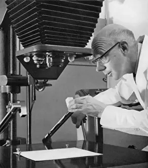 Printing Industry History Imprime: Operating a Vertical Projector