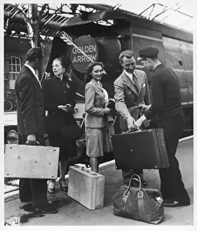 Golden Arrow Train Imprime: Passengers on Platform