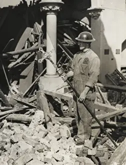 The Blitz 1940s Imprime: Saving the processional cross - The Blitz