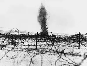 World War 1 Battlefield Imprime: A shell explodes 1916