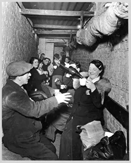 The Blitz London Imprime: Sheltering Underground
