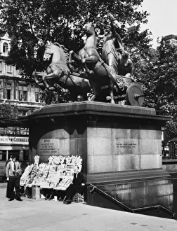 Impresiones de Reina de las Iceni Esta estatua en bronce de Bocoda (Boadicva) al pie del puente de Westminster en Londres fue tallada por el escultor Thomas Thornycroft en 1850 Thomas Thornycroft Imprime: Estatua de Boudicea