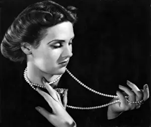 Pearl Necklace Imprime: A String of Pearls